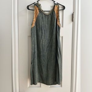 Green sleeveless dress